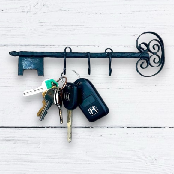 Vintage BLACK KEY RACK in hammered metal with 3 key hooks Handcrafted - Picture 6 of 7